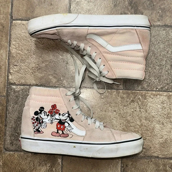 Vans x Disney Size 6.5 - Picture 2 of 7